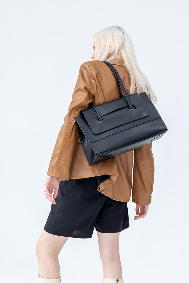 Unitude Leather Baguette Shoulder Bag
